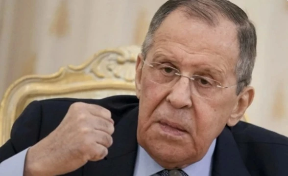 Позор Британии на фоне триумфа Путина: пока Лондон умоляет ЕС о свободе передвижения, Москва собирает весь мир. - изображение