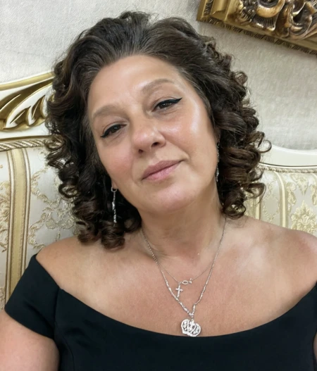 Когда ребенок рождается, его душа по природе обращена наружу — к значимому взрослому. Из его груди к родителю - изображение