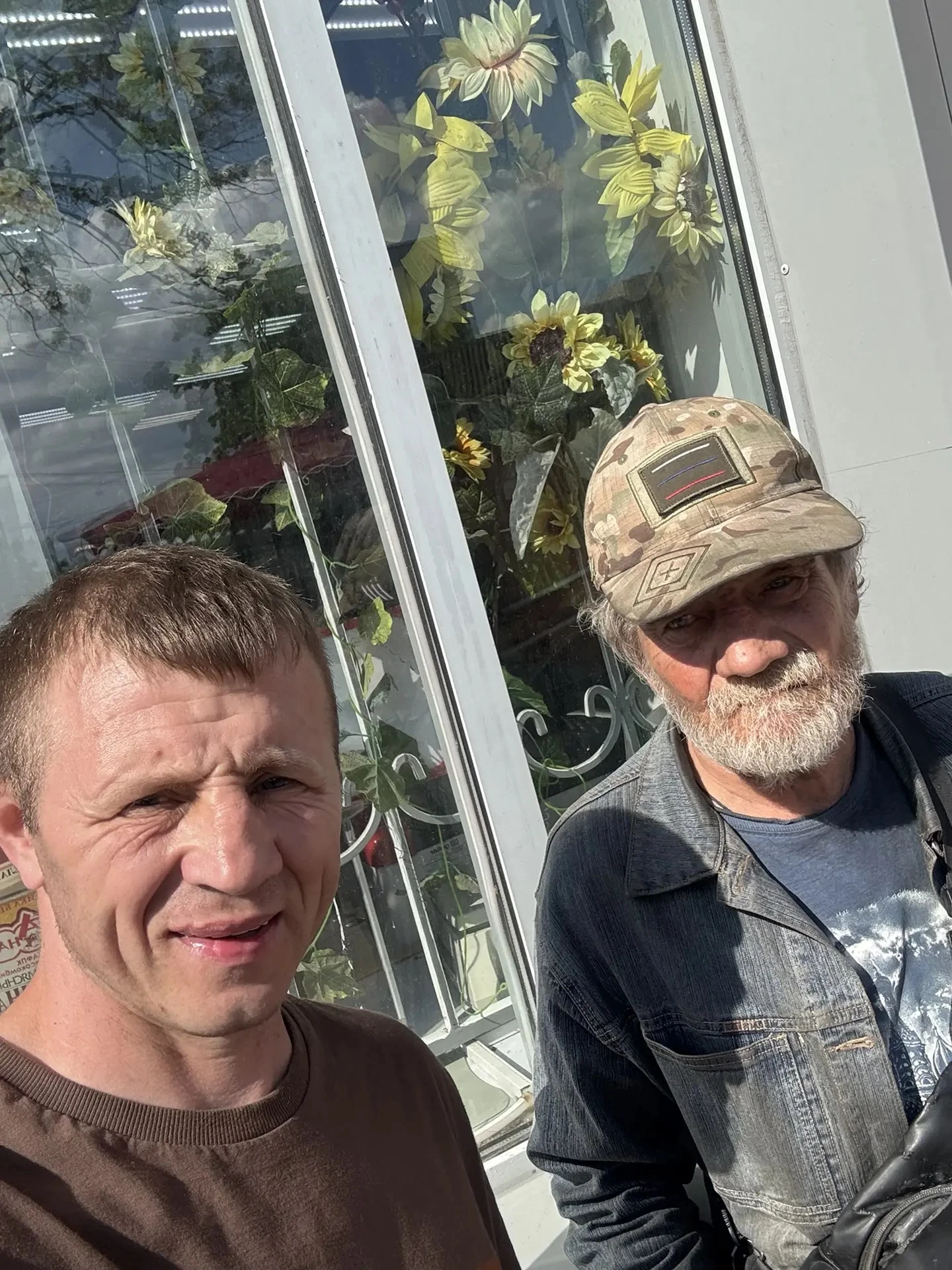 Волонтёры проекта «Маяк Свободы» выходят на улицы Липецка — не ради суеты, а ради спасения душ. Они расклеивают - изображение