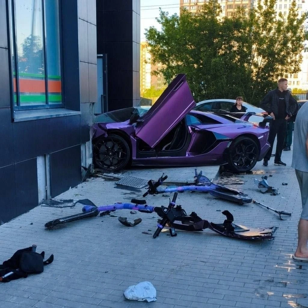 🚗 В Екатеринбурге произошло резонансное ДТП с участием суперкара Lamborghini стоимостью около 35 миллионов - изображение