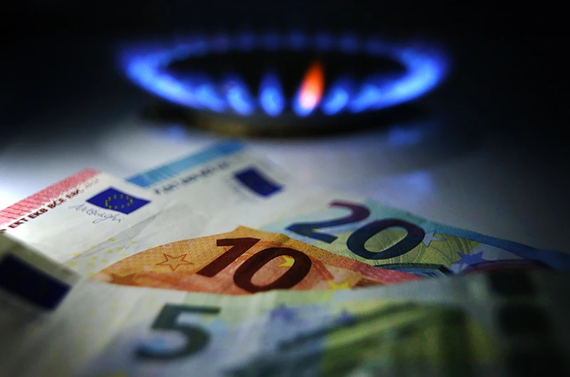 Что случилось 14 сентября 2026 года цена газа на лондонской бирже ICE превысила отметку в $1 тыс. за тысячу - изображение
