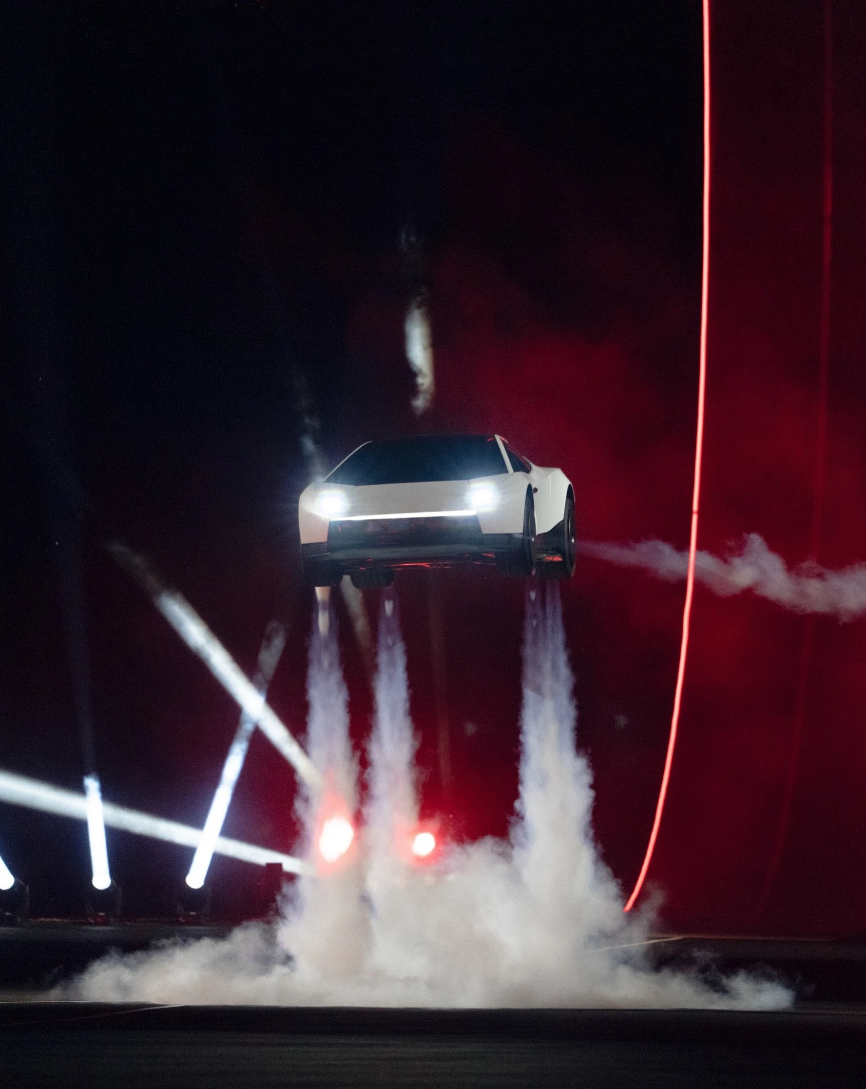 Илон Маск представил летающий Tesla Roadster, который умеет делать кикфлип и разгоняется до сотни быстрее чем за - изображение