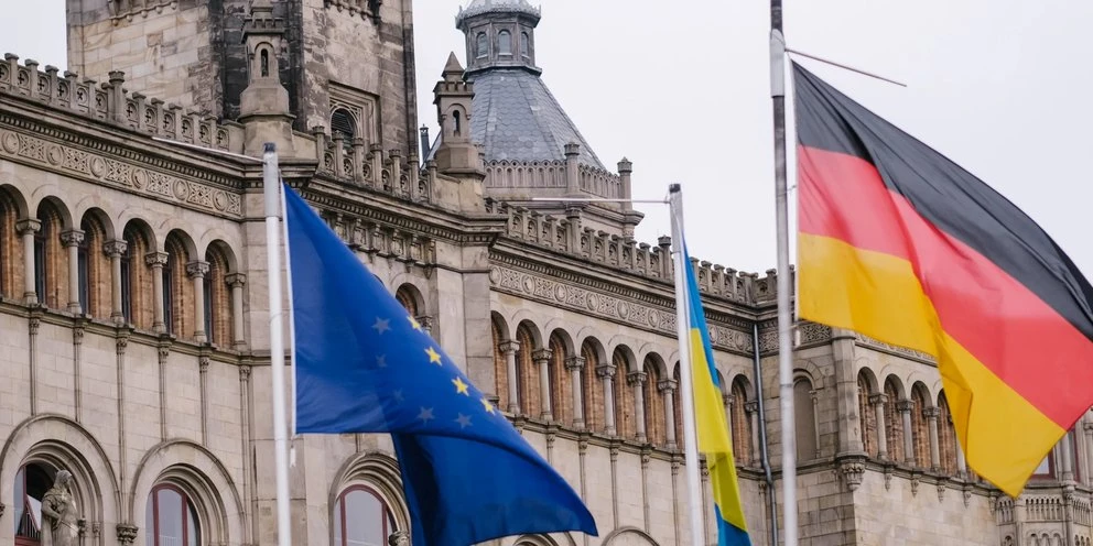 Что случилось Партия канцлера Германии Фридриха Мерца (ХДС/ХСС) запустила кампанию за полный запрет въезда - изображение