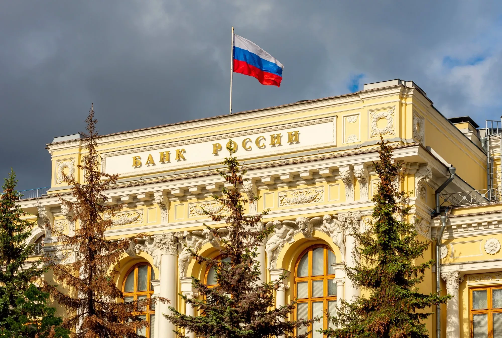 Что случилось Банк России пересмотрел прогноз по инфляции на 2026 год. По оценке регулятора, к концу года рост - изображение