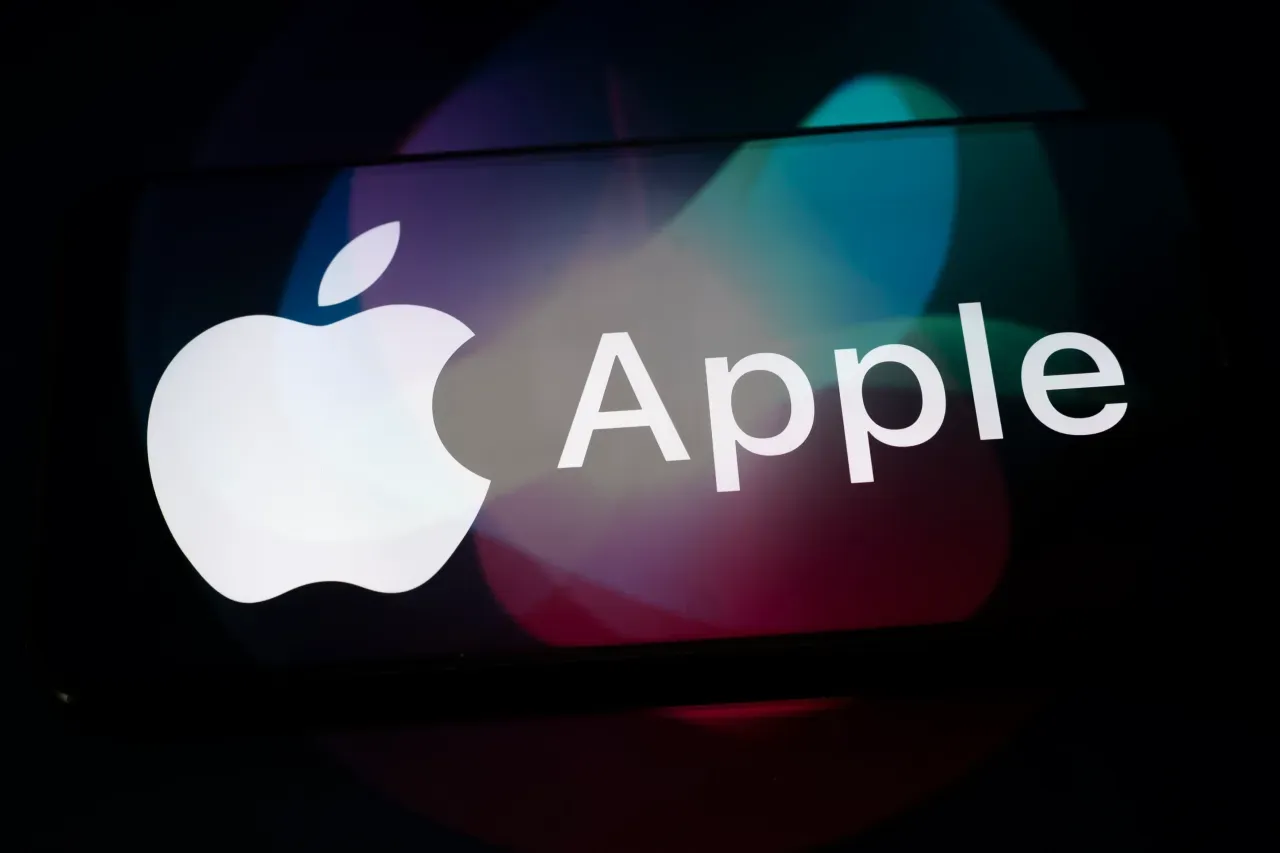 В 2021 году я купил акции Apple. Все говорили: «iPhone — это будущее», «Продажи растут». Я посмотрел 10-K — и - изображение