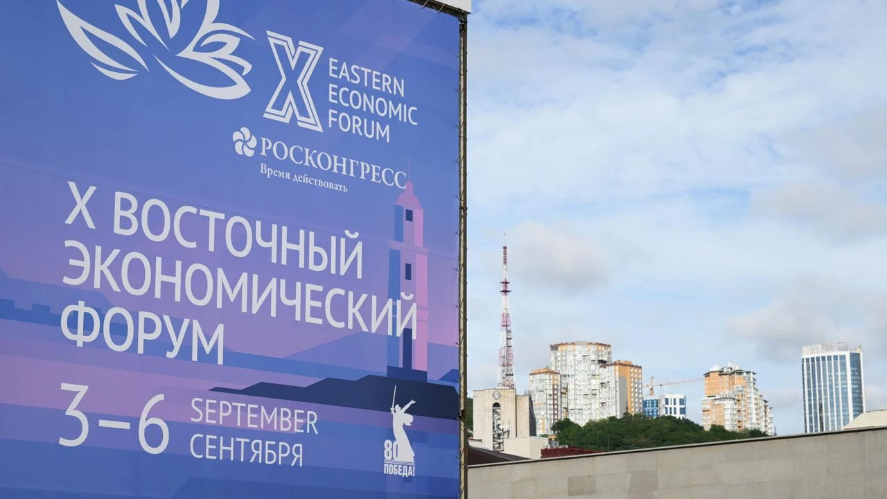 • Энергетика и транспорт SJ-100 получит сертификат весной. Глава Минпромторга Антон Алиханов выразил надежду, - изображение