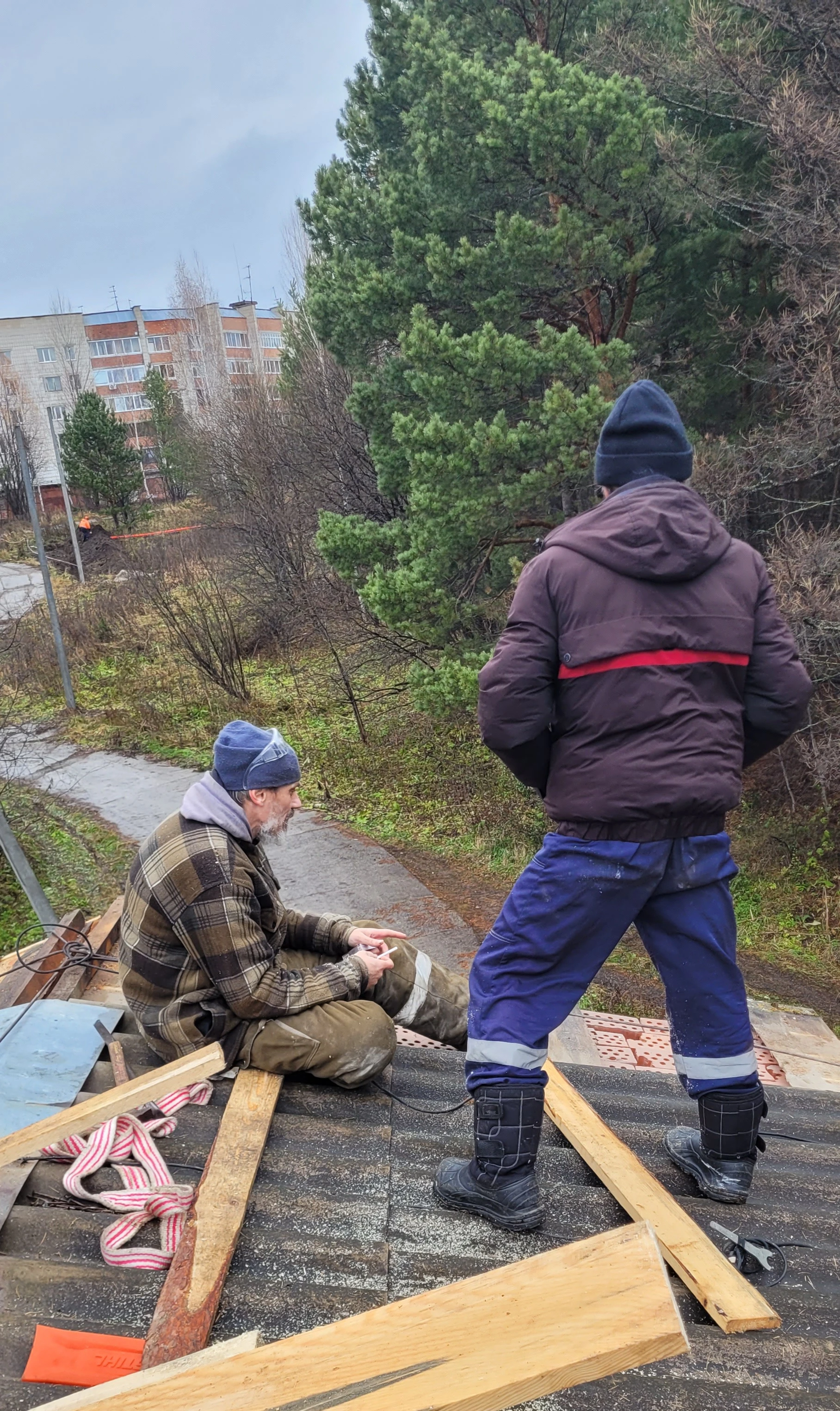 Интересно пооучилось - вышел на смену своего кореша. Работал в роли подавана: подай молоток, шурик, "дружбу". - изображение