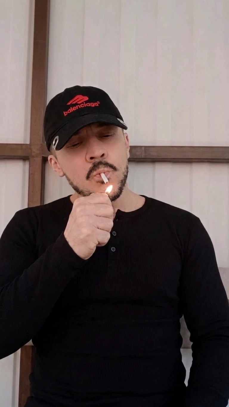 Отдыхаю в беседке от телевизора и политики!И дома есть ПЛАН! для отдыха! 😂 #отдых #дом #план - изображение