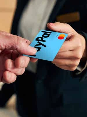 Как-то давно, много лет назад был мной открыт кошелёк PayPal. Я им даже пользовался и средства там крутились. Но - изображение