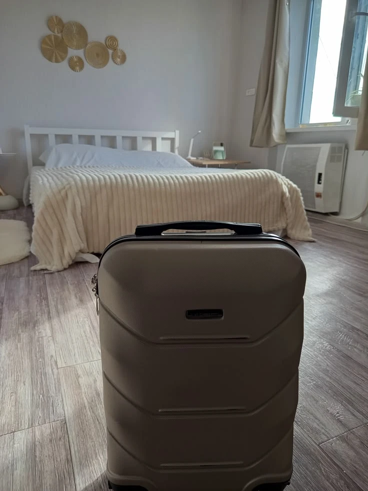 Вы когда-нибудь уезжали в отпуск без чемодана? Привеееет с борта отельного бассейна! Сегодня у нас день - изображение