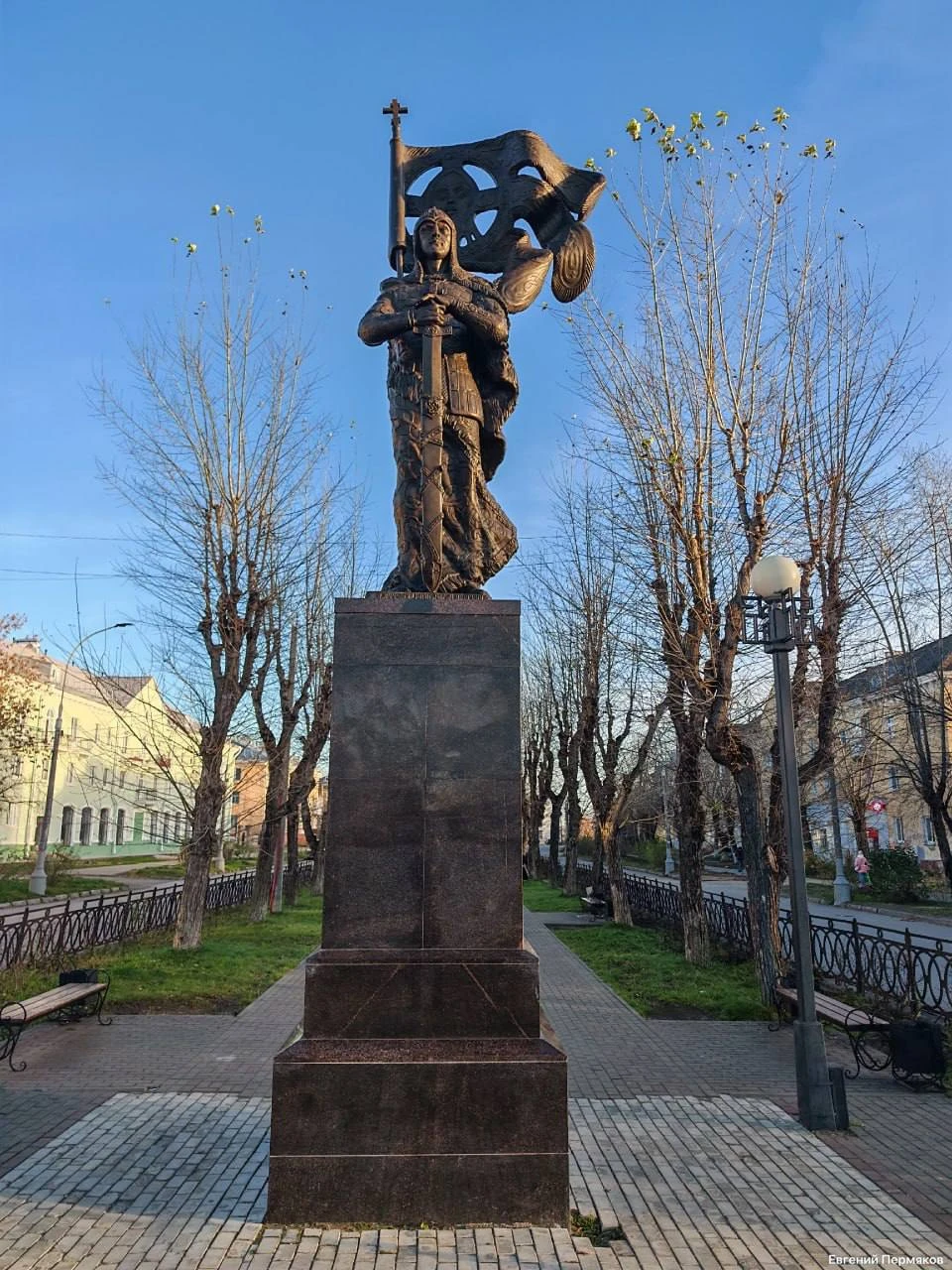🤩 Семиметровый памятник Александру Невскому установили в Перми Бронзовый монумент появился на пересечении улиц - изображение