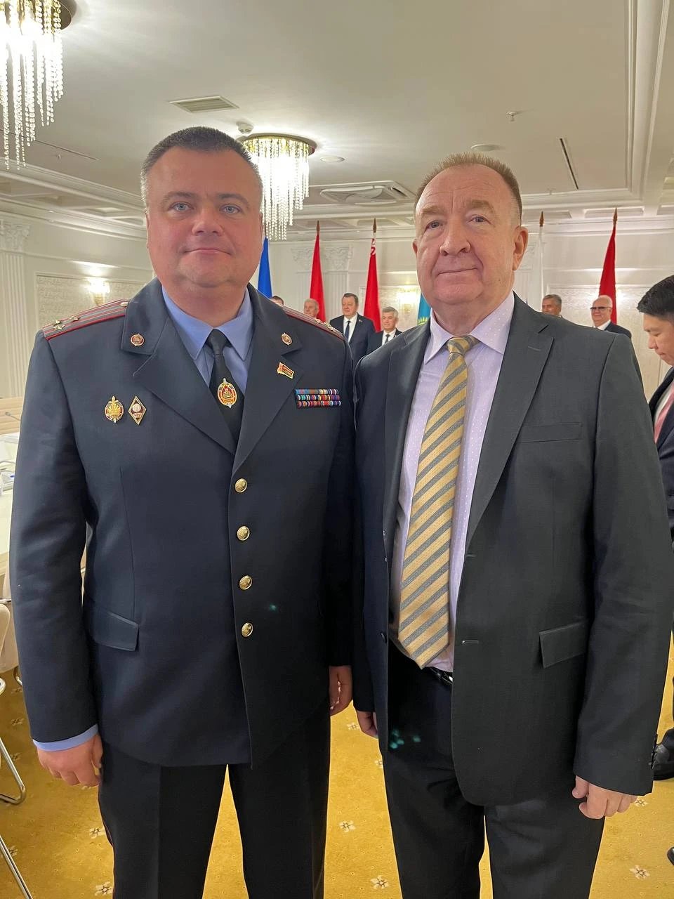 Профессор Игорь Панарин и начальник Главного управления по борьбе с оргпреступностью МВД Беларуси Андрей - изображение