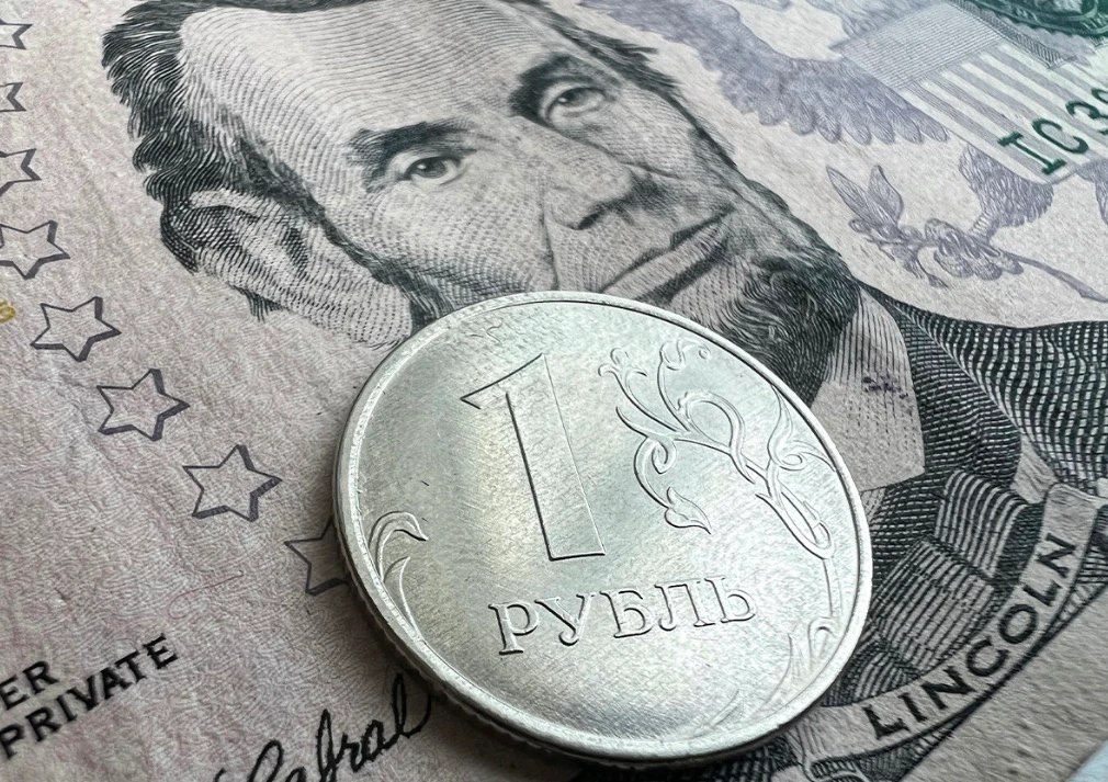 Рубль сегодня демонстрирует силу, которую ещё полгода назад мало кто решился бы предсказать. На 11 мая 2026 года - изображение