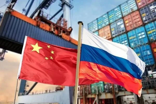 Море показало +19%, до 110 млн тонн за полугодие. Перевозки автотранспортом выросли на 35%. Железная дорога - изображение