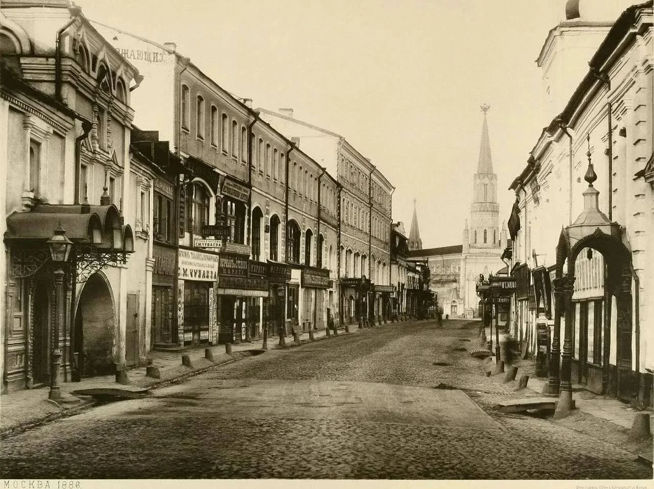 🛣️ Первая асфальтированная улица Москвы В 1873 году асфальтом покрыли Никольскую улицу — одну из старейших - изображение