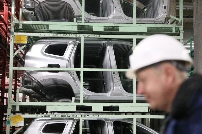 Что случилось На ПМЭФ-2026 замминистра промышленности и торговли Альберт Каримов заявил, что Россия планирует - изображение