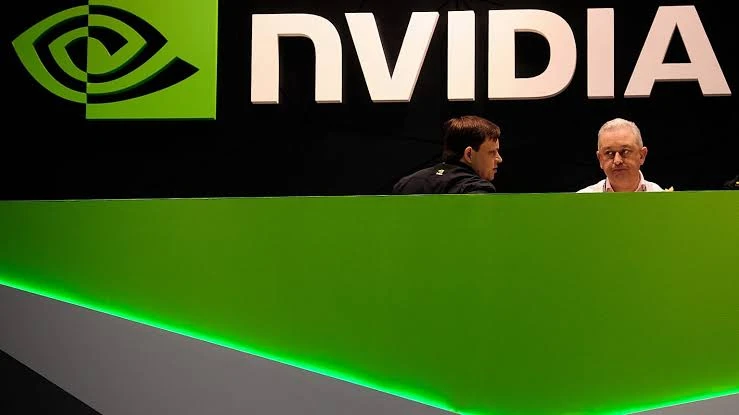 В 2022 году я подумывал купить акции Nvidia. Все говорили: «AI — это будущее», «Выручка растёт на 50%». Я - изображение