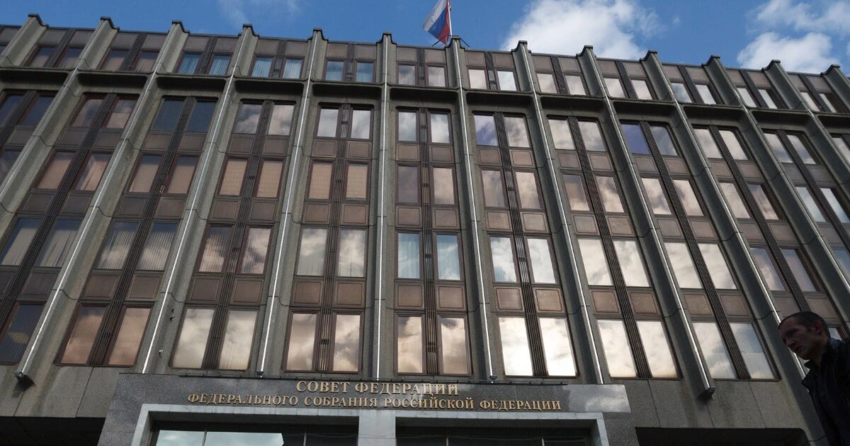 Что случилось Совет Федерации одобрил закон, который позволяет арестовывать имущество граждан, находящихся за - изображение