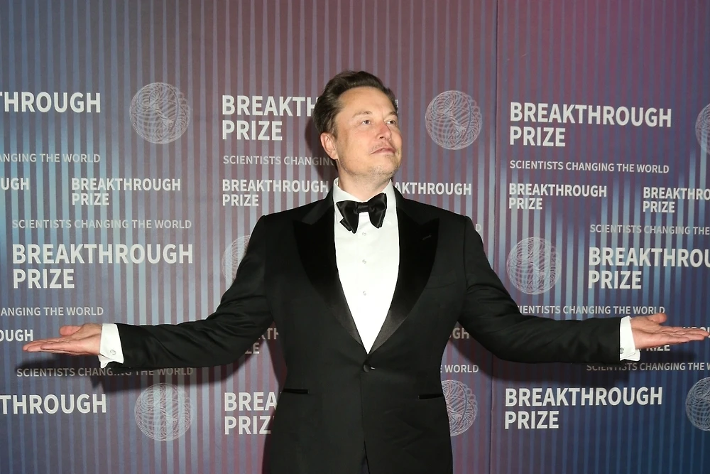Что случилось 12 июня 2026 года SpaceX выходит на биржу Nasdaq под тикером SPCX. IPO уже называют крупнейшим в - изображение