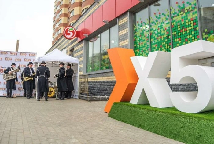 Тикер: $X5 Текущая цена: 2050 Капитализация: 556.7 млрд Сектор: #ритейл Сайт: https://www.x5.ru/ru/investors/ - изображение