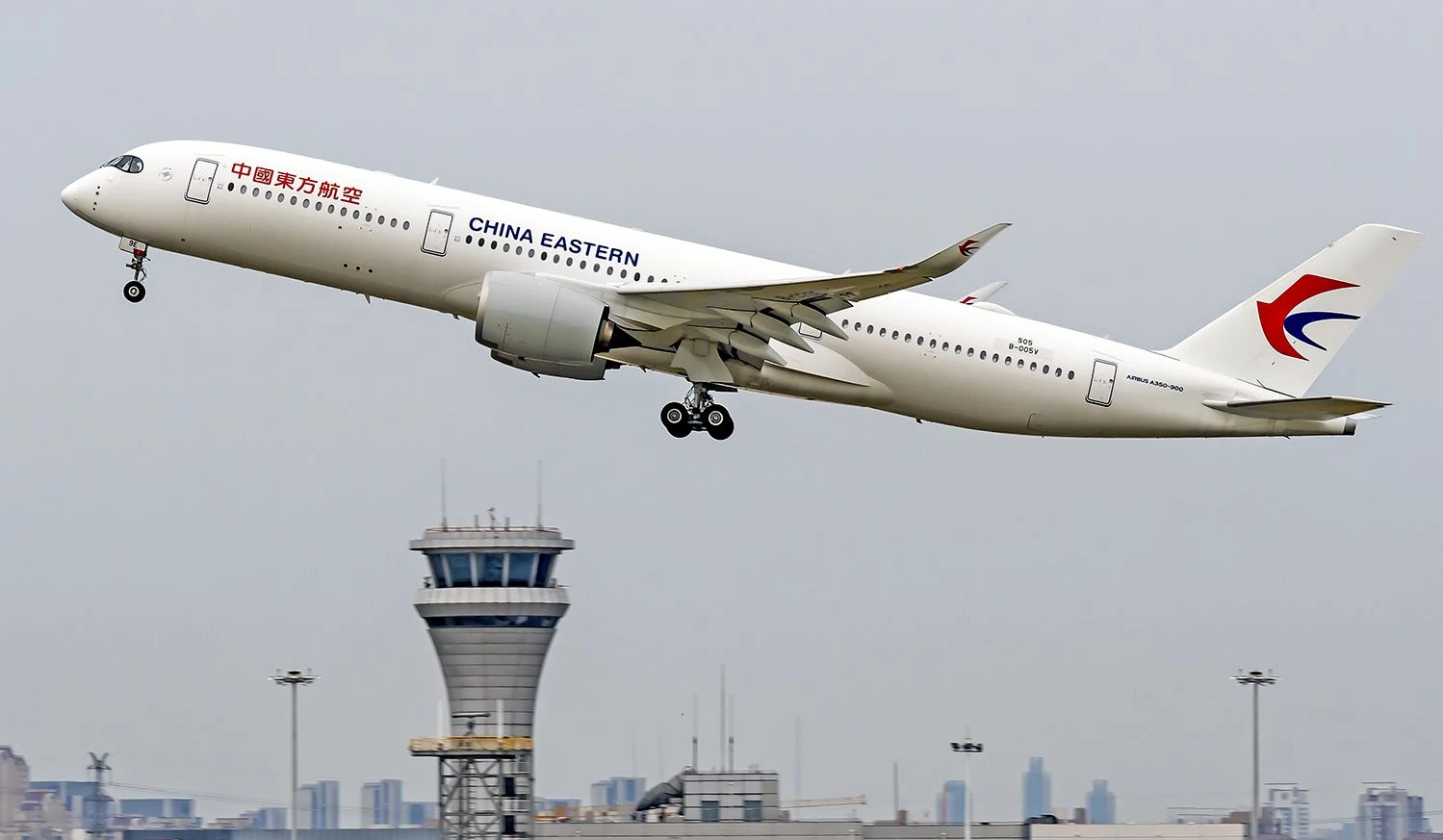 21 марта 2022 года самолёт Boeing 737 летел из юго-западного города Куньмин в Гуанчжоу, когда потерял связь с - изображение