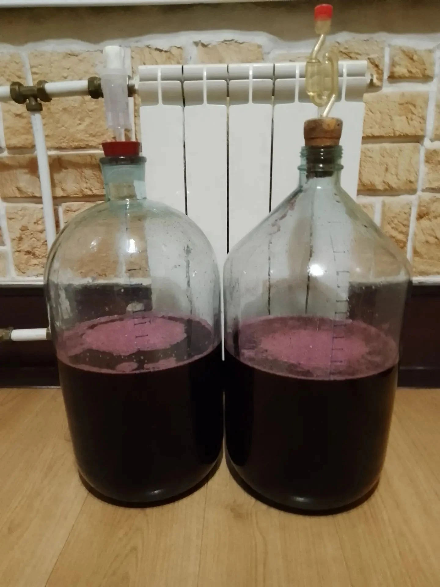Таинство виноделия: этап второй — активное брожение 🍷 Доброе утро, друзья! Продолжаем нашу историю домашнего - изображение