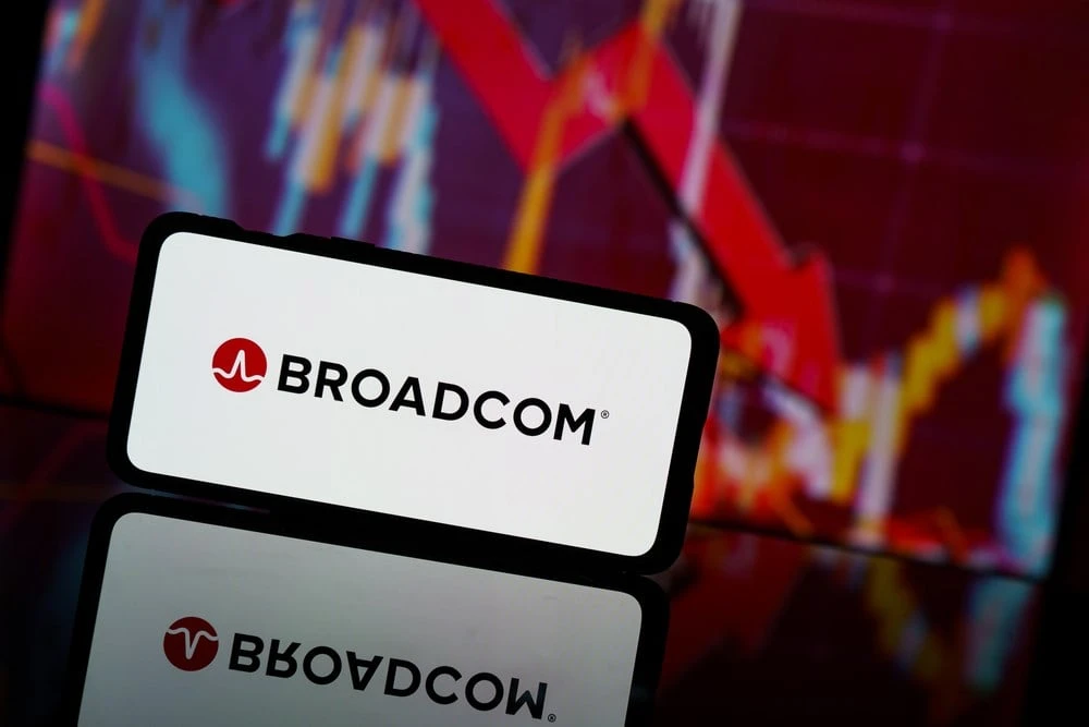 Что случилось Акции американской компании Broadcom (полупроводники, ИИ-инфраструктура, ПО) рухнули на 15% за - изображение