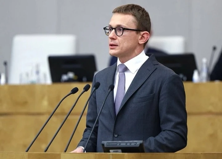 Статс-секретарь – заместитель Министра финансов РФ Алексей Сазанов на Пленарном заседании Госдумы представил - изображение
