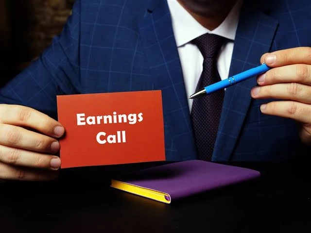 В 2023 году я слушал earnings call одной IT-компании. CEO говорил красиво: «record growth», «strong momentum». - изображение