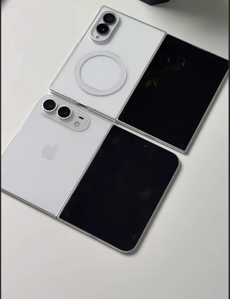 Samsung Galaxy Z Fold 8 в квадратной форме, а Apple Fold Ultra в овальной форме #Samsung #Apple #Сбер #Новинки - изображение