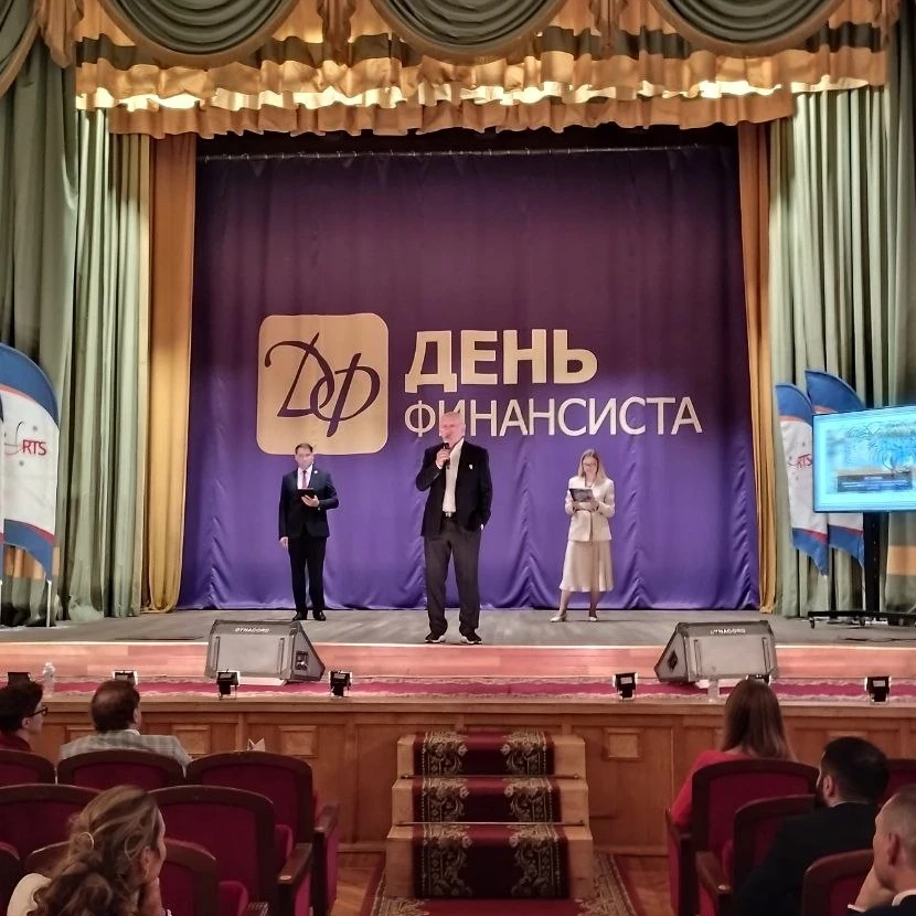Во вторник, 8 сентября, в Доме ученых в Москве состоялся торжественный вечер, посвящённый Дню финансиста. Этот - изображение
