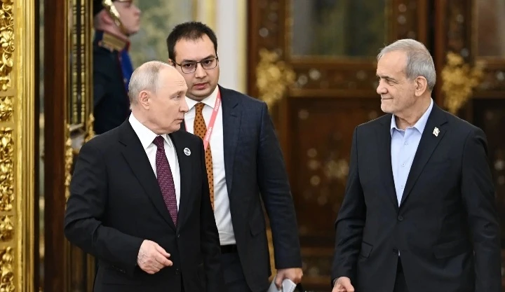🤝 ▪️ Владимир Путин встретился с президентом Ирана Масудом Пезешкианом на полях саммита Форума стран — - изображение