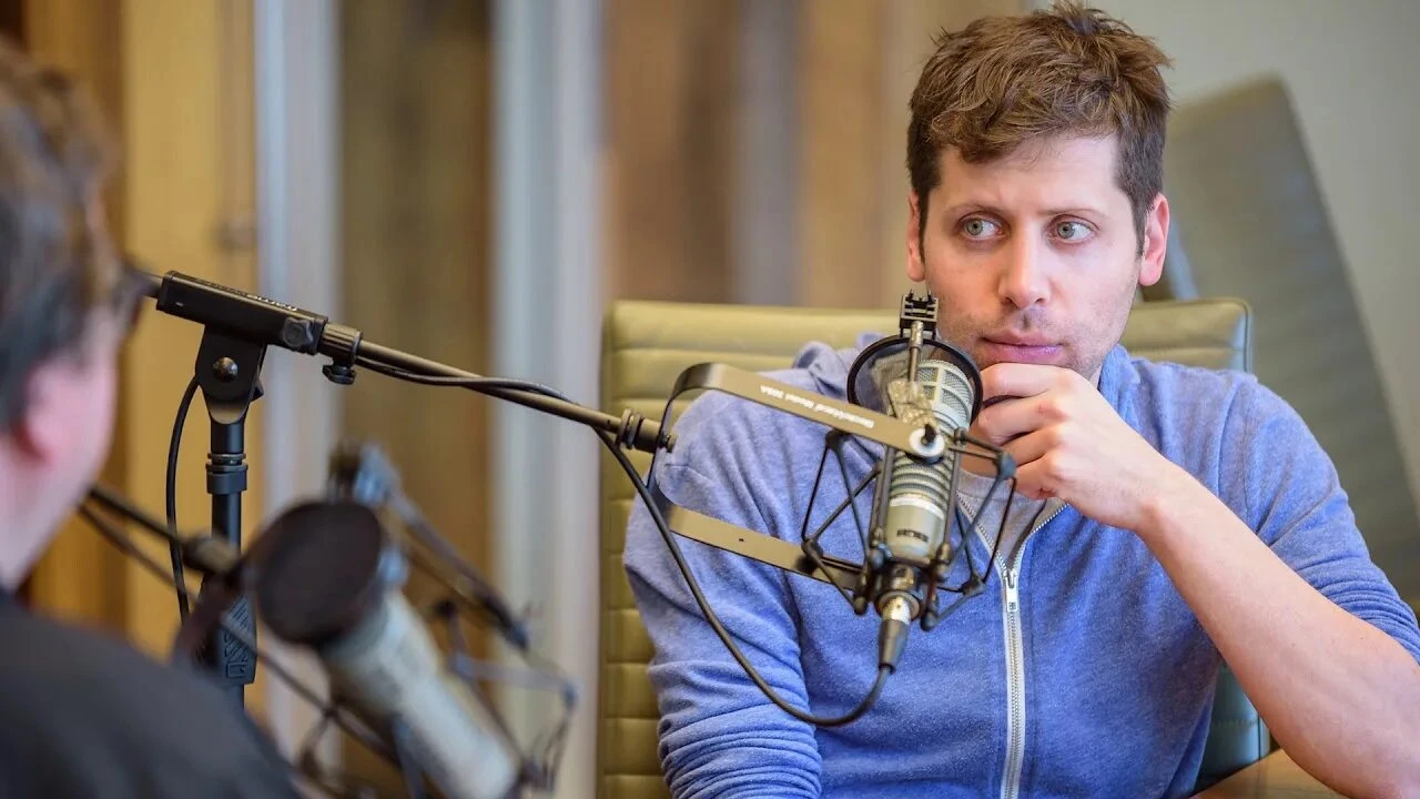 Что случилось Руководитель OpenAI Сэм Альтман резко сменил риторику. Ещё недавно он предупреждал, что ИИ - изображение