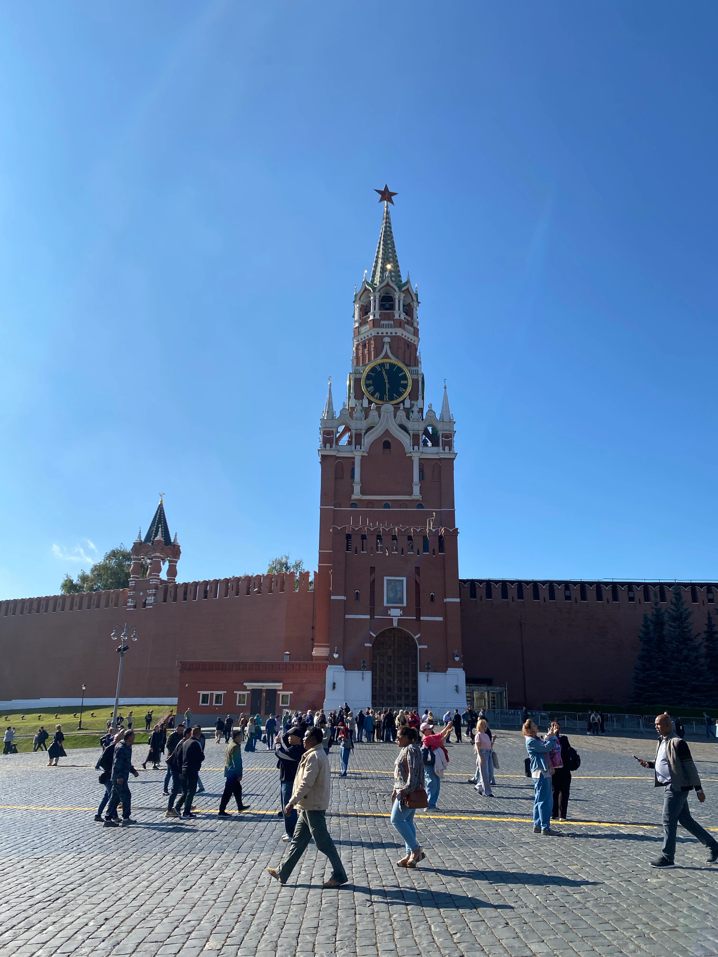 Коллеги, здравствуйте 📈🦍 Именно с таким подтекстом The New York Times выпустила большой текст о нашей столице. - изображение