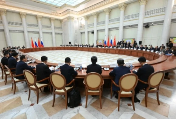 В Санкт-Петербурге в среду проходит 31-я регулярная встреча глав правительств Российской Федерации и Китайской - изображение
