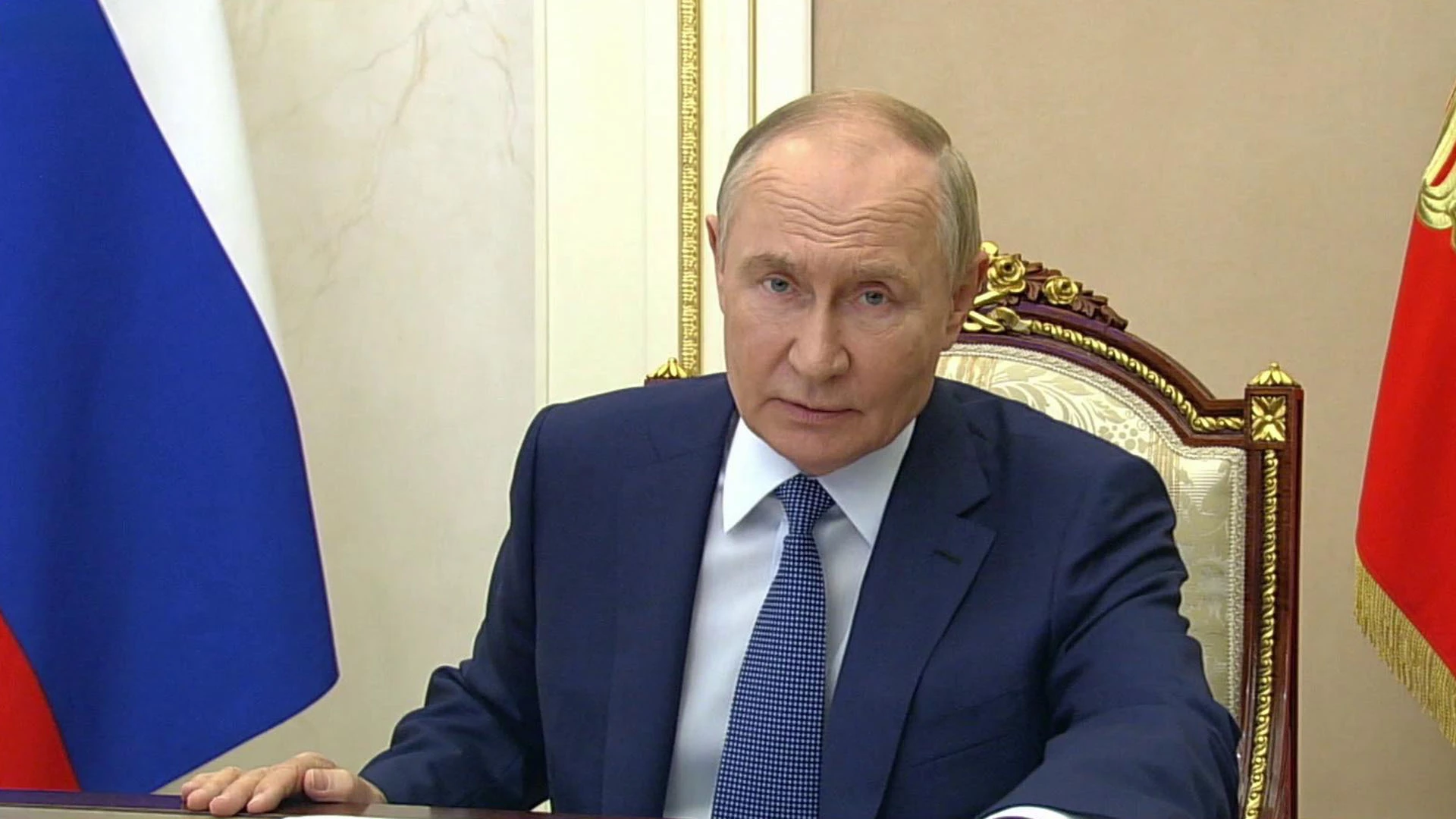 Что случилось Владимир Путин подписал закон, который упрощает постановку на учёт автомобилей в ДНР, ЛНР, - изображение